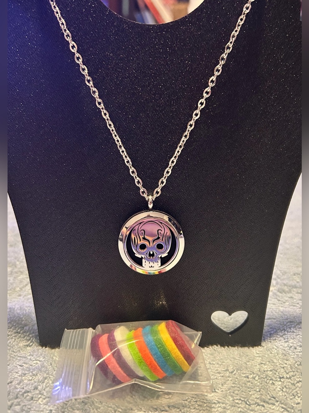 SKULL NECKLACE W/ VARIOUS COLOR OIL INFUSIBLE BACKGROUNDS/NWOT/NEVER WORN!